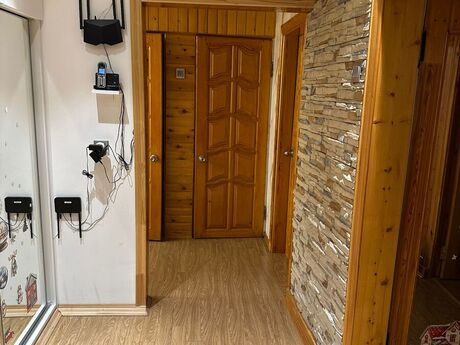 4 otaqlı köhnə tikili - Xalqlar Dostluğu m. - 100 m²