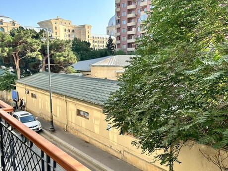 5 otaqlı köhnə tikili - Nizami m. - 135 m²