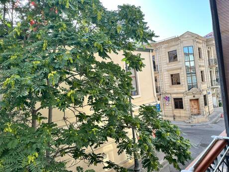 5 otaqlı köhnə tikili - Nizami m. - 135 m²