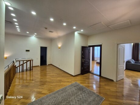 6 otaqlı həyət evi/bağ evi - 20 Yanvar m. - 350 m²