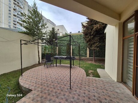 6 otaqlı həyət evi/bağ evi - 20 Yanvar m. - 350 m²