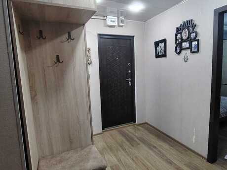 Satlr 3 otaql khn tikili 70 m, Neftilr m.