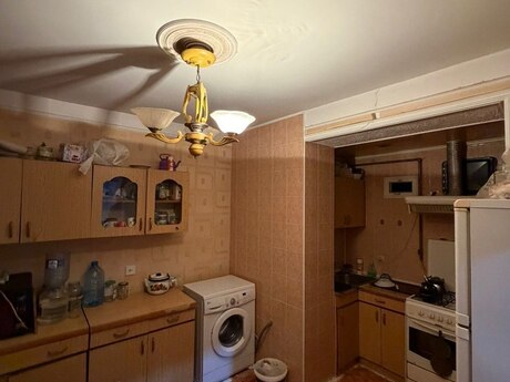 3 otaqlı köhnə tikili - İnşaatçılar m. - 80 m²