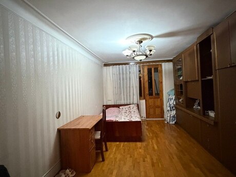 3 otaqlı köhnə tikili - İnşaatçılar m. - 80 m²