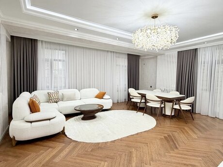 3-комн. новостройка - Насиминский р. - 138.8 м²