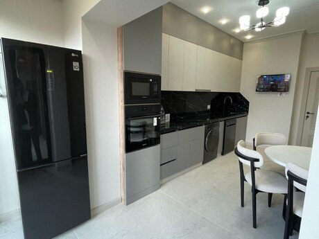 2-комн. новостройка - м. 28 мая - 78 м²