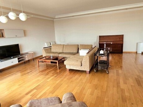 4 otaqlı yeni tikili - 28 May m. - 182 m²