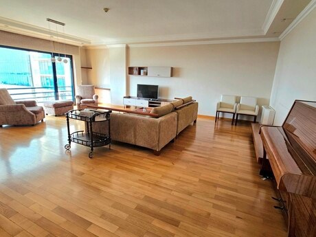 4 otaqlı yeni tikili - 28 May m. - 182 m²