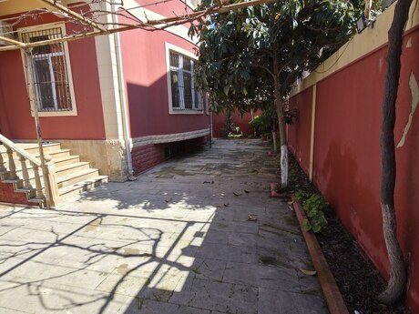 6 otaqlı həyət evi/bağ evi - Bakıxanov q. - 350 m²