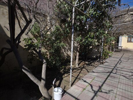 6 otaqlı həyət evi/bağ evi - Bakıxanov q. - 324 m²