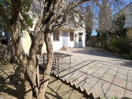 6 otaqlı həyət evi/bağ evi - Bakıxanov q. - 324 m²