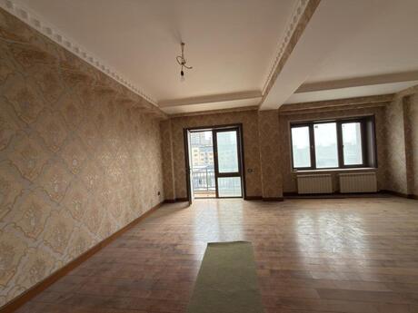5 otaqlı yeni tikili - Ağ şəhər q. - 195 m²