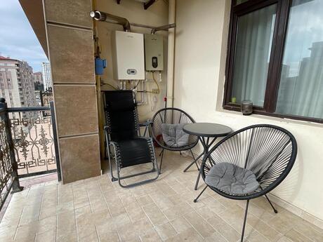 4 otaqlı yeni tikili - 28 May m. - 255.5 m²