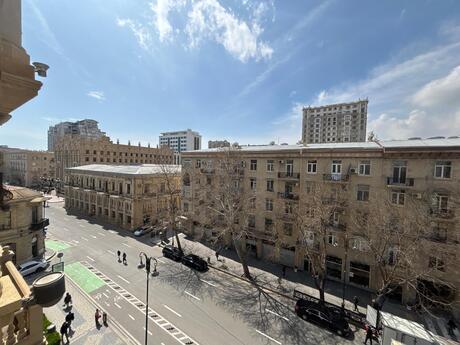 4 otaqlı yeni tikili - Nizami m. - 300 m²
