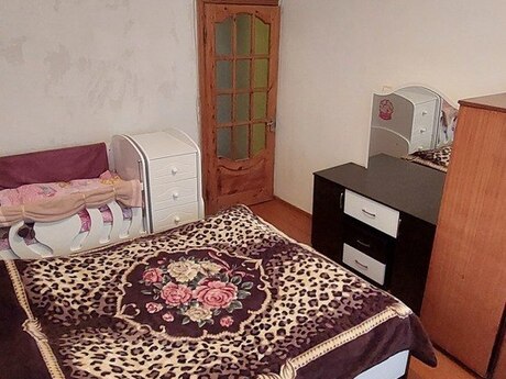 3 otaqlı köhnə tikili - Yeni Günəşli q. - 80 m²