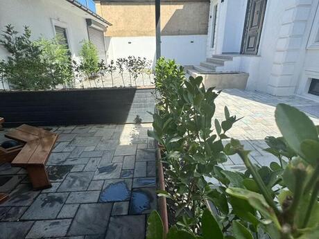 6 otaqlı həyət evi/bağ evi - Badamdar q. - 470 m²