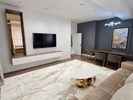 4 otaqlı yeni tikili - 8 Noyabr m. - 175 m²