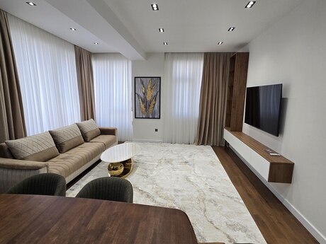 4 otaqlı yeni tikili - 8 Noyabr m. - 175 m²