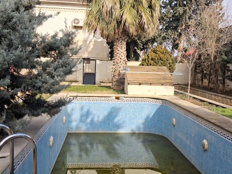6 otaqlı həyət evi/bağ evi - Bakıxanov q. - 400 m²