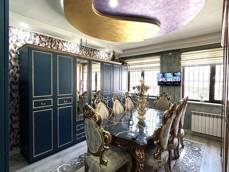7 otaqlı həyət evi/bağ evi - Azadlıq Prospekti m. - 330 m²