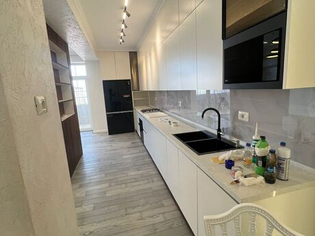 3-room apartment for rent, 125 m², 28 May: 1 600 ₼/mo 4