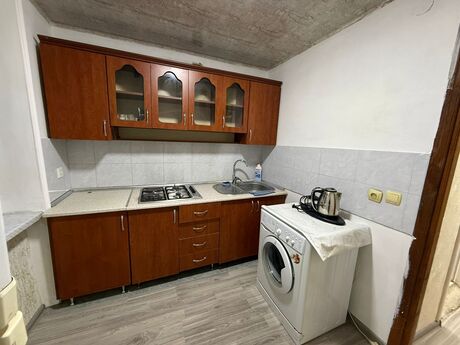 1 otaqlı köhnə tikili - İnşaatçılar m. - 30 m²