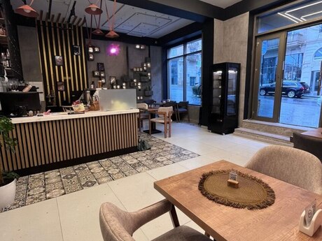 Obyekt - Ağ şəhər q. - 260 m²