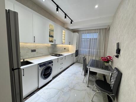 2-комн. новостройка - м. Кара Караев - 90 м²