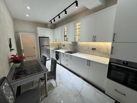 2-комн. новостройка - м. Кара Караев - 90 м²