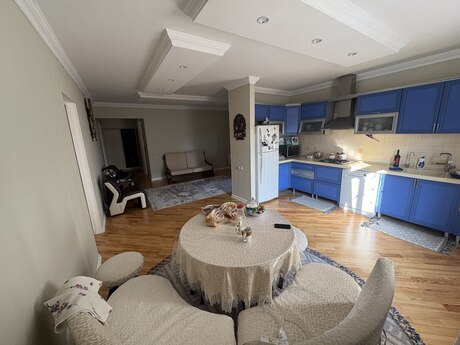 6 otaqlı həyət evi/bağ evi - Mehdiabad q. - 300 m²