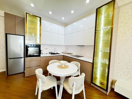 2-комн. новостройка - м. Элмляр Академиясы - 70 м²