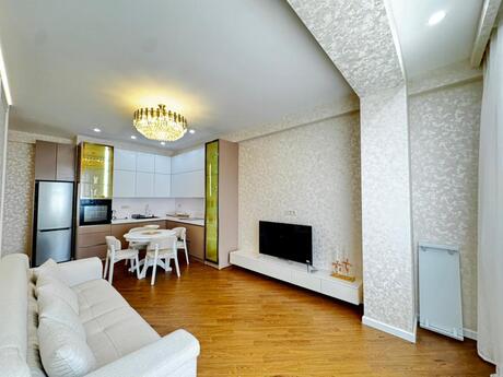 2-комн. новостройка - м. Элмляр Академиясы - 70 м²