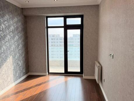 4 otaqlı yeni tikili - 8 Noyabr m. - 178 m²