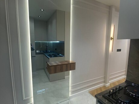 2 otaqlı köhnə tikili - 8 Noyabr m. - 42 m²