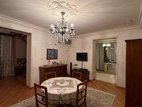 4 otaqlı köhnə tikili - Nəriman Nərimanov m. - 160 m²