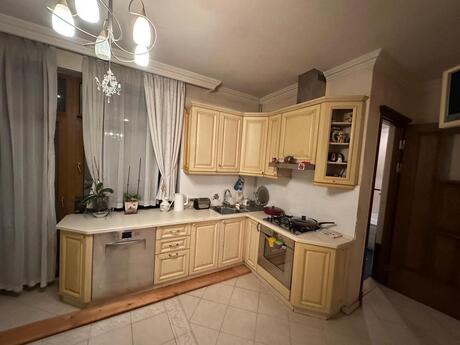 4 otaqlı köhnə tikili - Nəriman Nərimanov m. - 160 m²