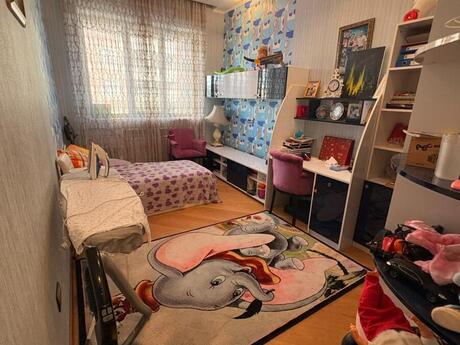 4 otaqlı yeni tikili - 8 Noyabr m. - 170 m²