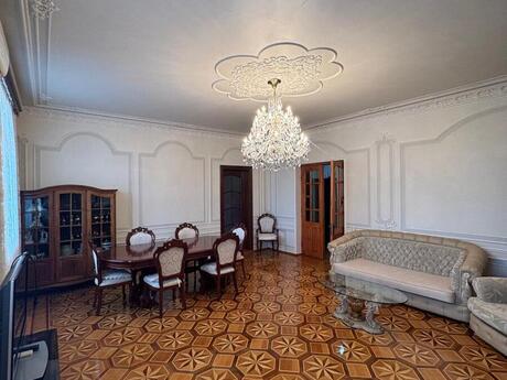 5 otaqlı köhnə tikili - Elmlər Akademiyası m. - 150 m²