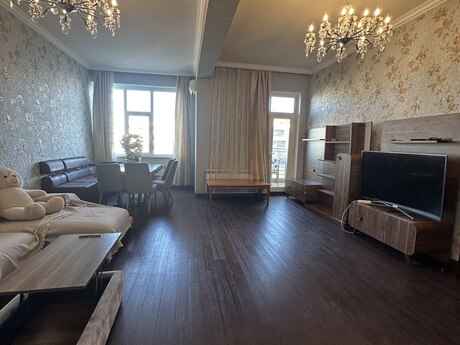 4 otaqlı yeni tikili - Elmlər Akademiyası m. - 164 m²