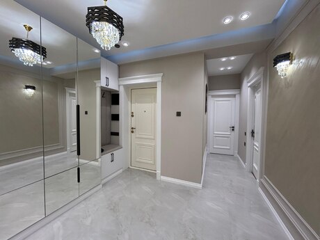 4 otaqlı yeni tikili - 8 Noyabr m. - 137 m²