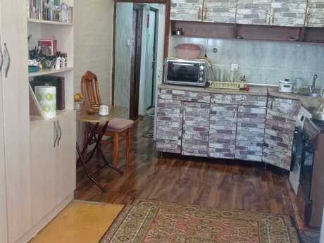 3 otaqlı köhnə tikili - Yeni Günəşli q. - 80 m²