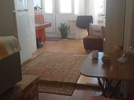 3 otaqlı köhnə tikili - Yeni Günəşli q. - 80 m²