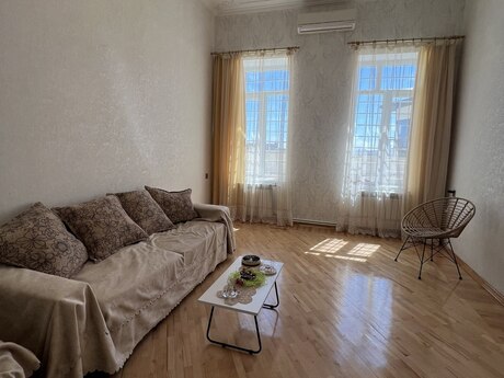 2 otaqlı köhnə tikili - İçəri Şəhər m. - 60 m²