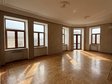Объект - м. Сахил - 320 м²