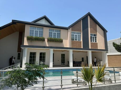 6 otaqlı həyət evi/bağ evi - Şüvəlan q. - 275 m²