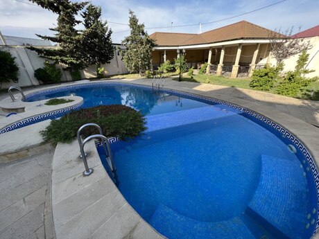 7 otaqlı həyət evi/bağ evi - Novxanı q. - 500 m²