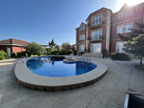 7 otaqlı həyət evi/bağ evi - Novxanı q. - 500 m²