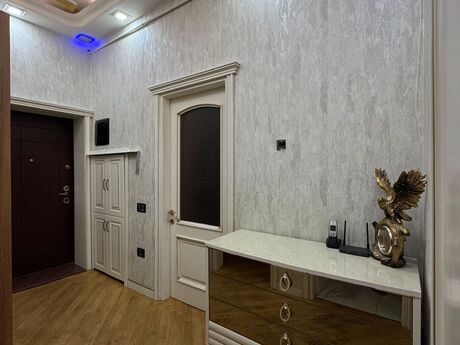 3 otaqlı köhnə tikili - Elmlər Akademiyası m. - 70 m²