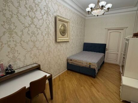 3 otaqlı köhnə tikili - Elmlər Akademiyası m. - 70 m²