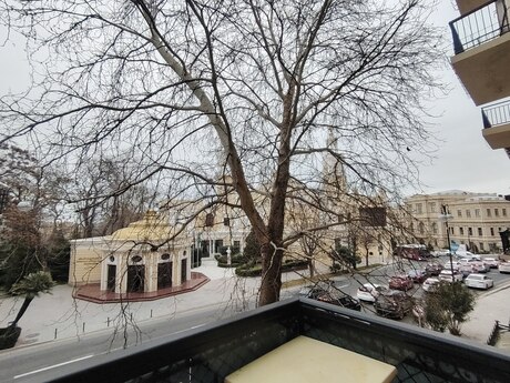 Объявление №5943755 - Баку, м. Ичеришехер, 2-комн., 100 м², 2/4 этаж